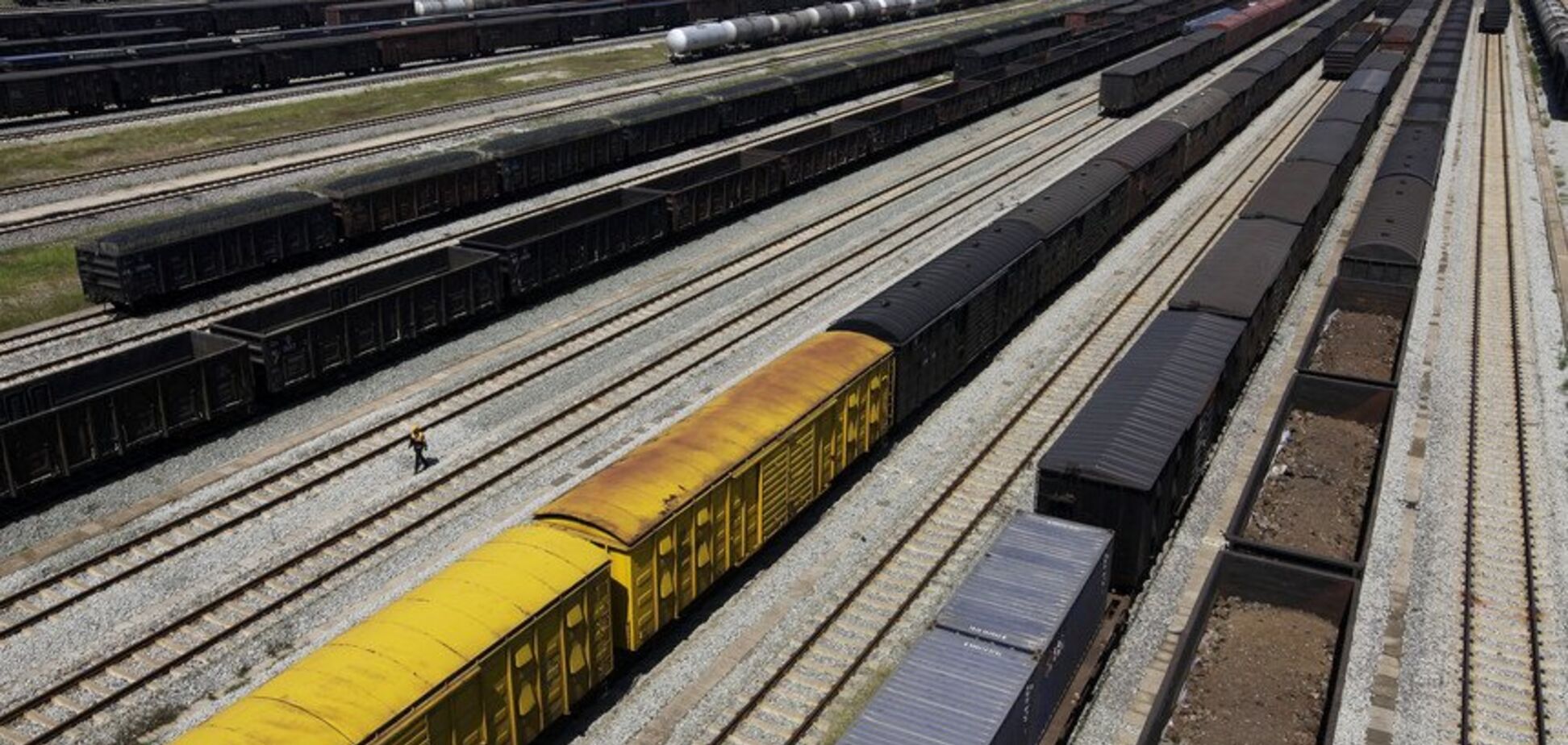 Госрегуляторная служба перенесла обсуждение роста грузовых тарифов 'Укрзалізниці'