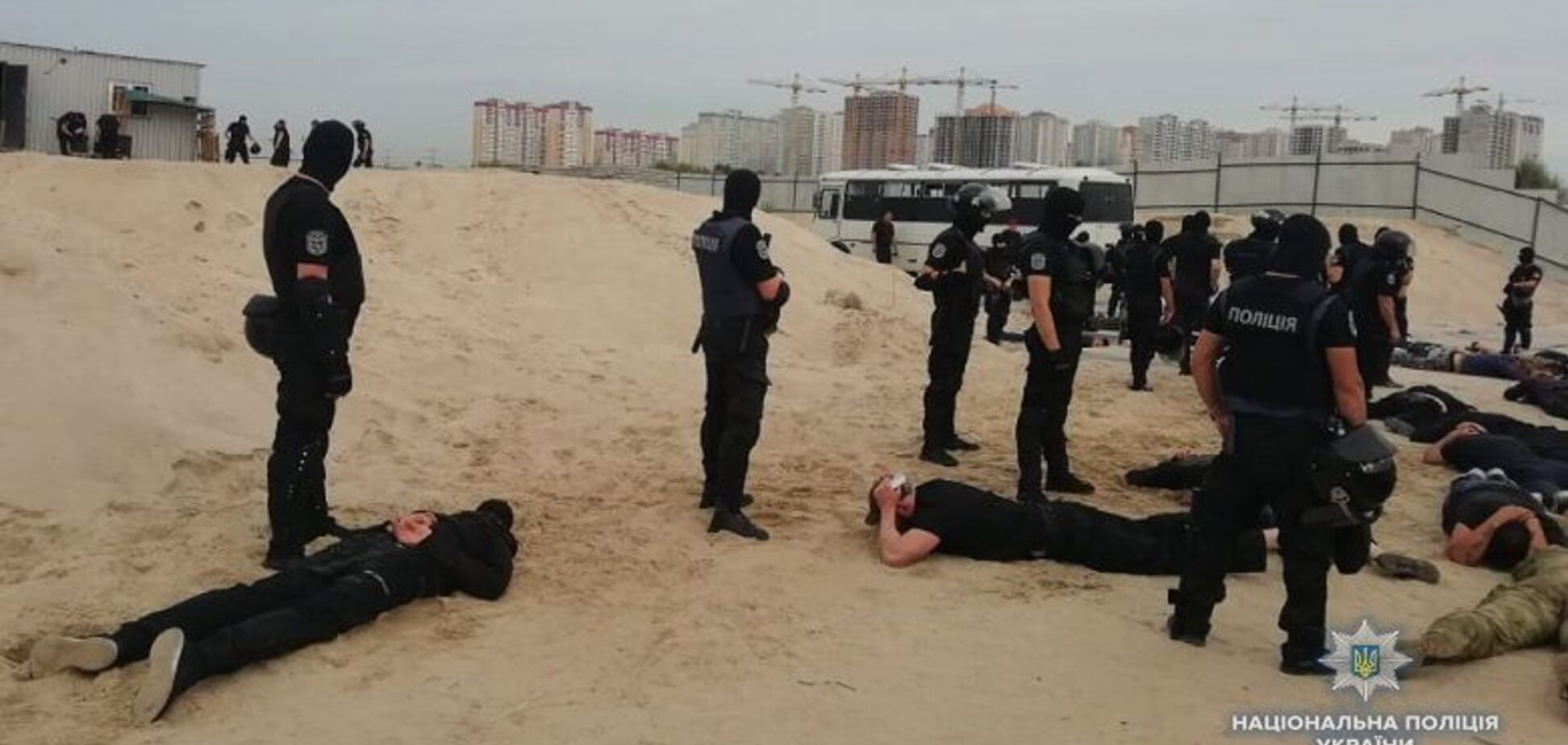 У Києві затримали десятки озброєних 'тітушок': що відомо