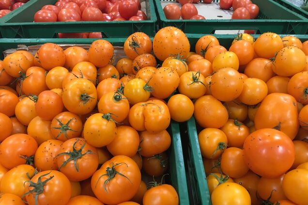 Помидоры 'с мясом': известный супермаркет в Киеве попал в скандал