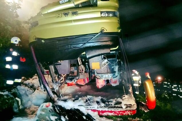  В Польше рухнул со склона автобус с украинцами: есть жертвы, десятки пострадавших