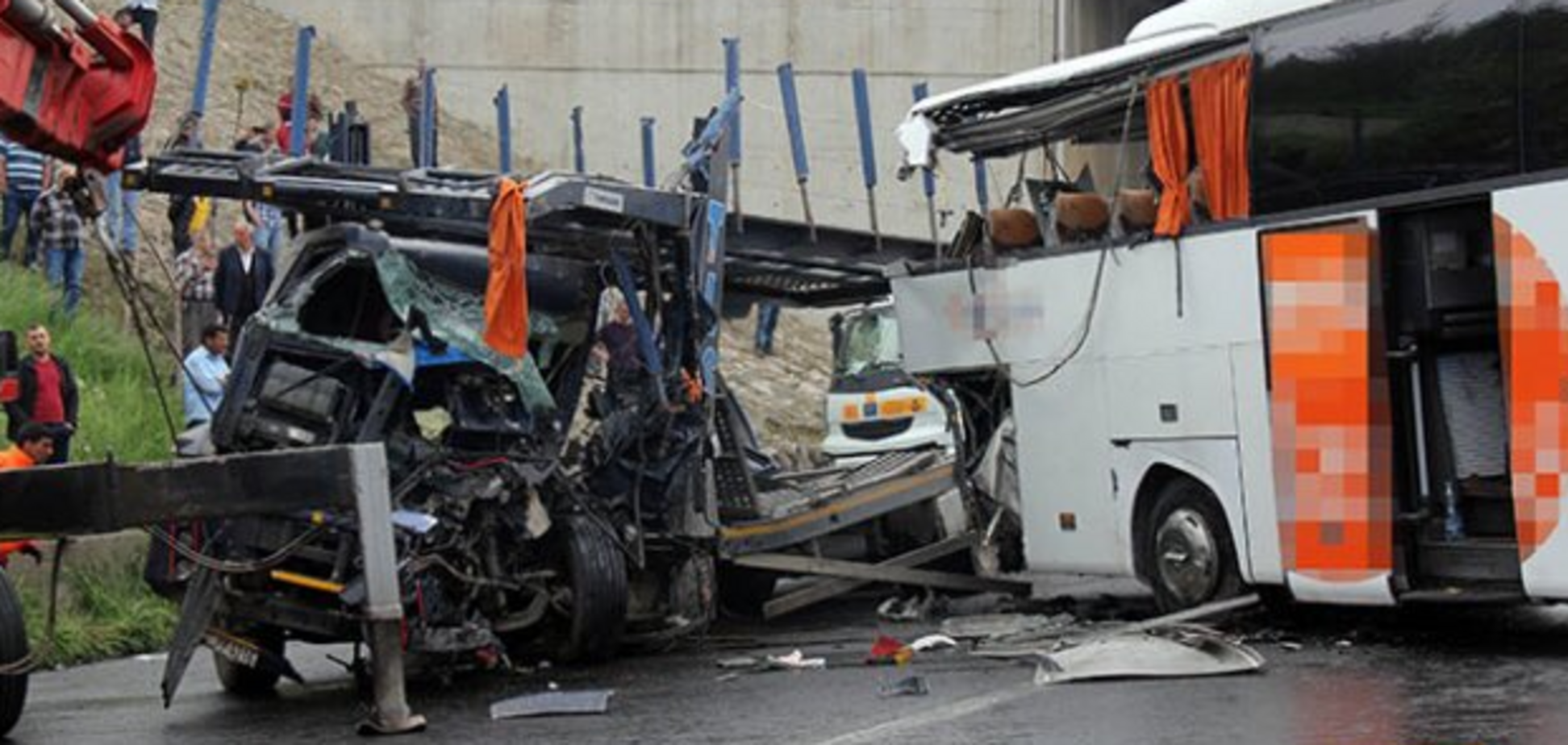 В Турции произошло ДТП с 30 автомобилями: десятки пострадавших. Фото