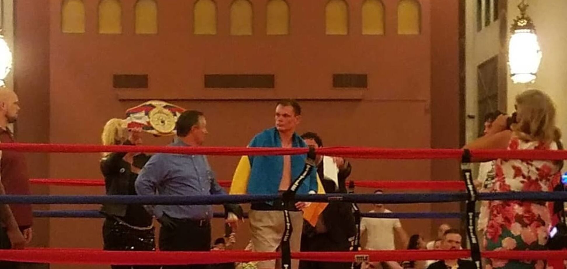 Украинский боксер выиграл чемпионский бой в США