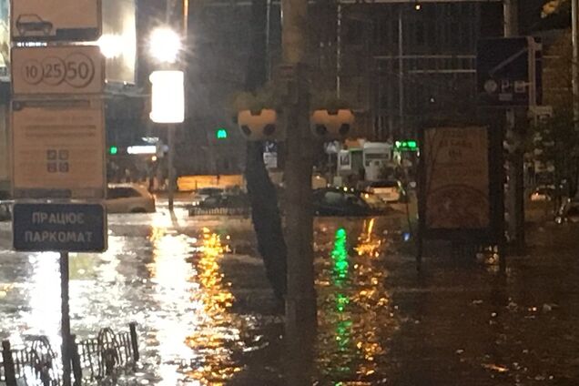 Київ знову пішов під воду: фото і відео погодного 'армагеддону'