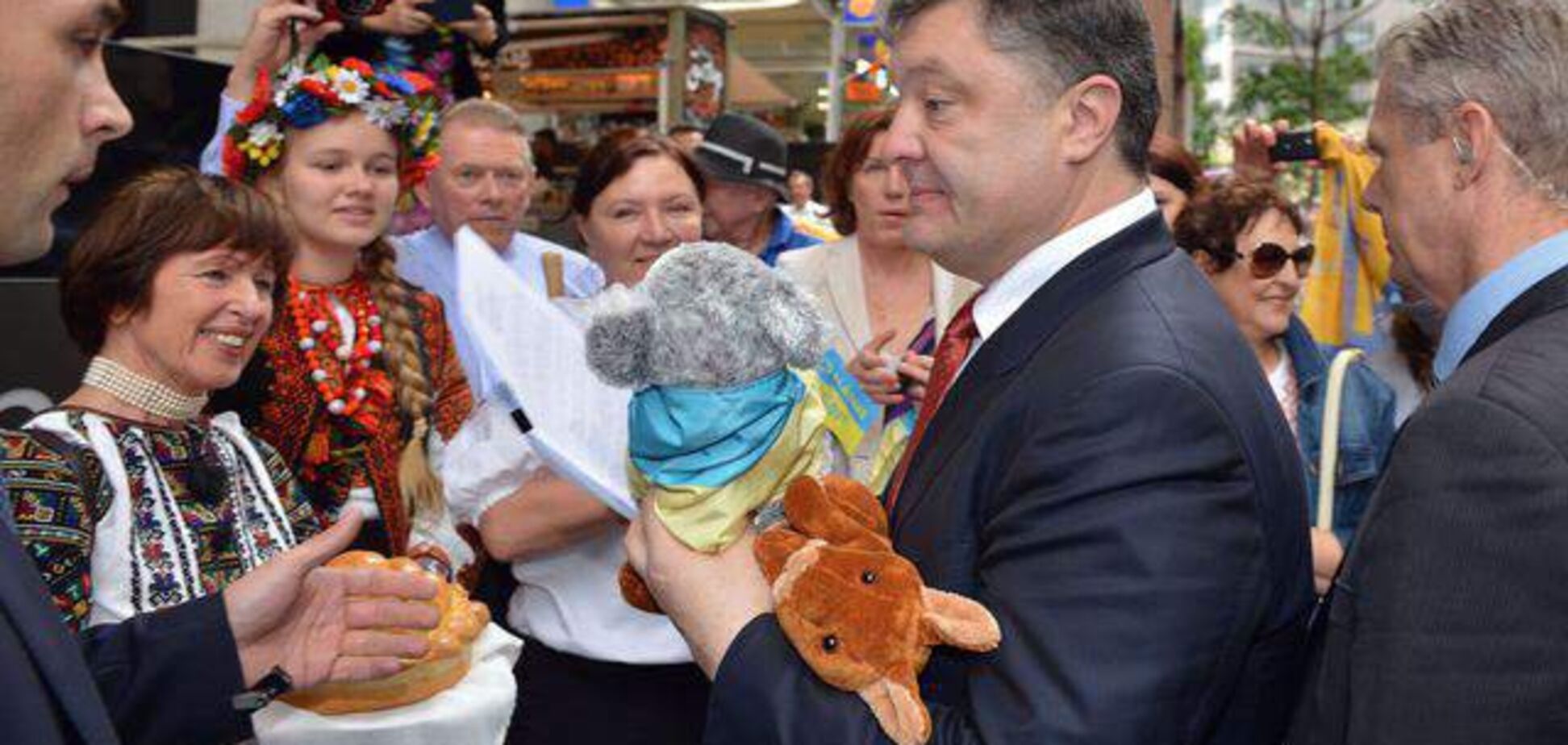 В АП отчитались, какие подарки получил Порошенко во главе Украины