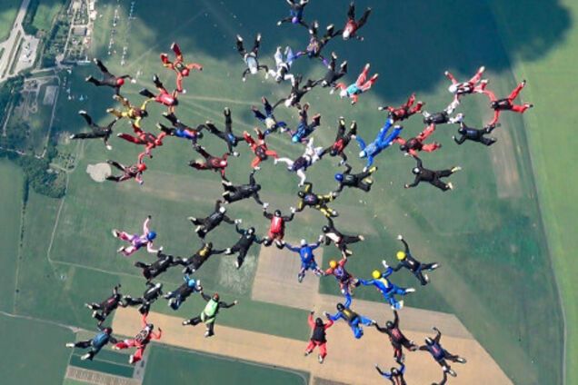 На высоте 5000 метров: в Харькове женщины установили необычный рекорд