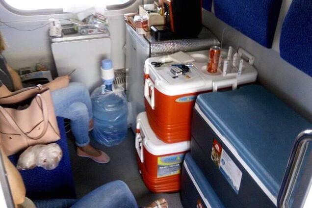 'Тут зробили буфет': українці розповіли про безлад в поїзді 'Укрзалізниці'