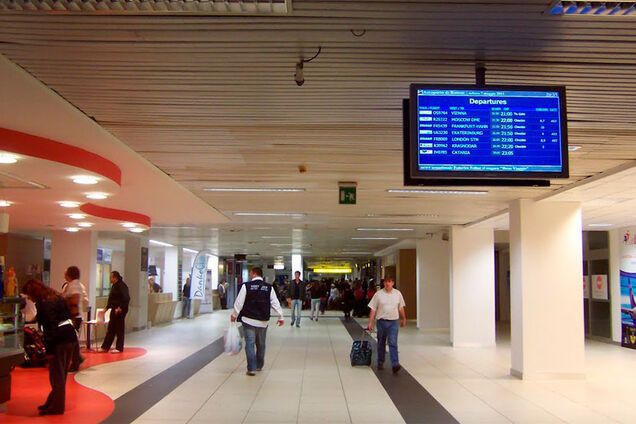 Украинцы вторые сутки не могут вылететь из Европы: появился ответ туроператора