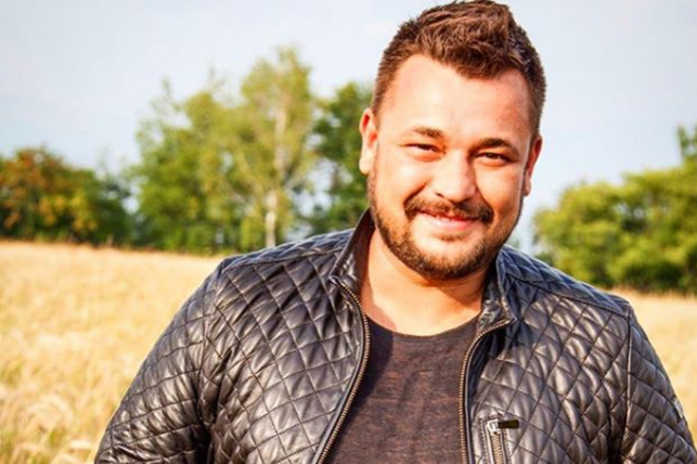 З трубкою в животі: російська зірка 90-х розповів про важку недугу