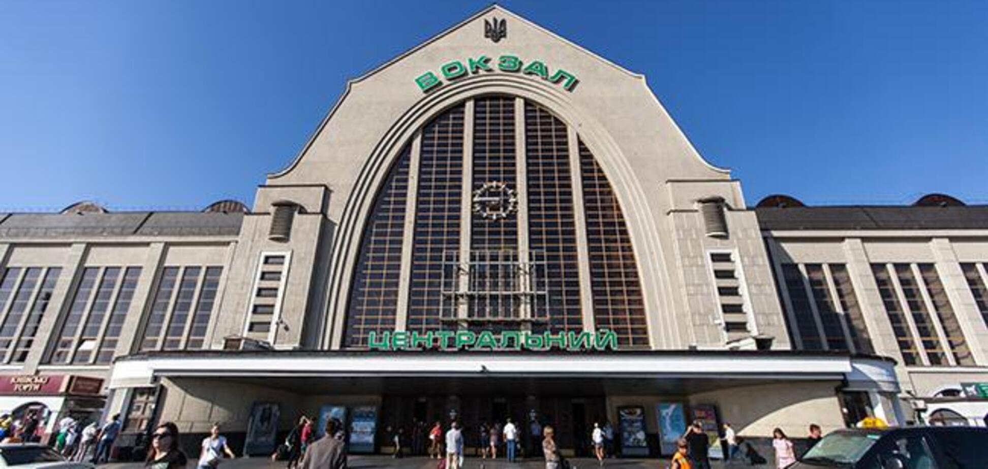 Пропитан жиром и грязью: блогер рассказал, как ужасен вокзал в Киеве