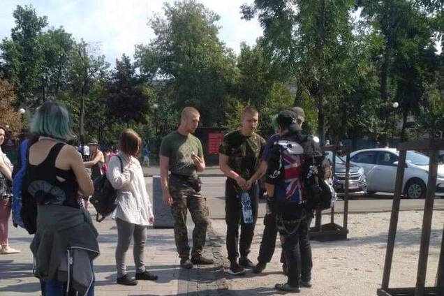 Напали из-за внешности: в центре Киева избили девушку-подростка