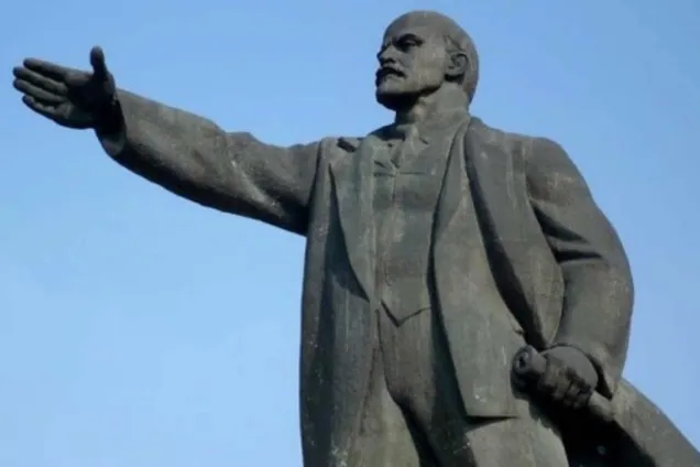 "Ленин, ты так изменился": в сети показали, что осталось от вождя СССР на Донбассе