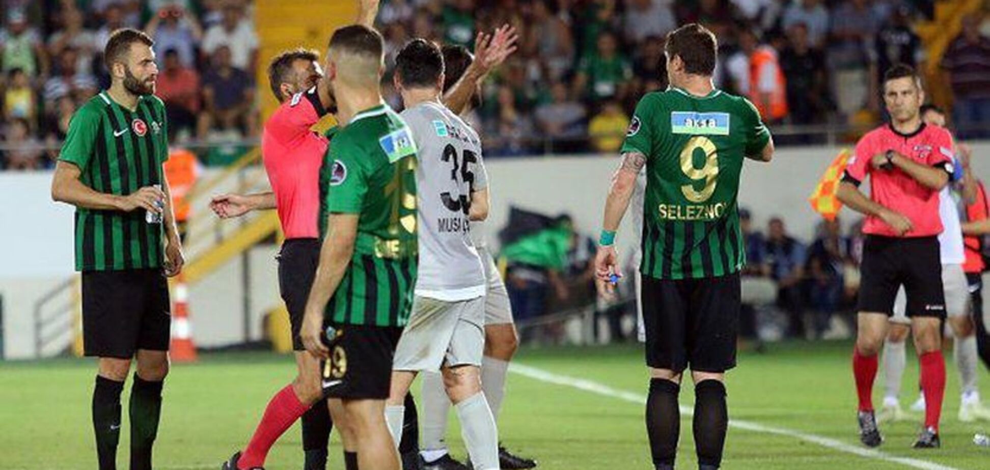 Селезнева выгнали с поля из-за видео