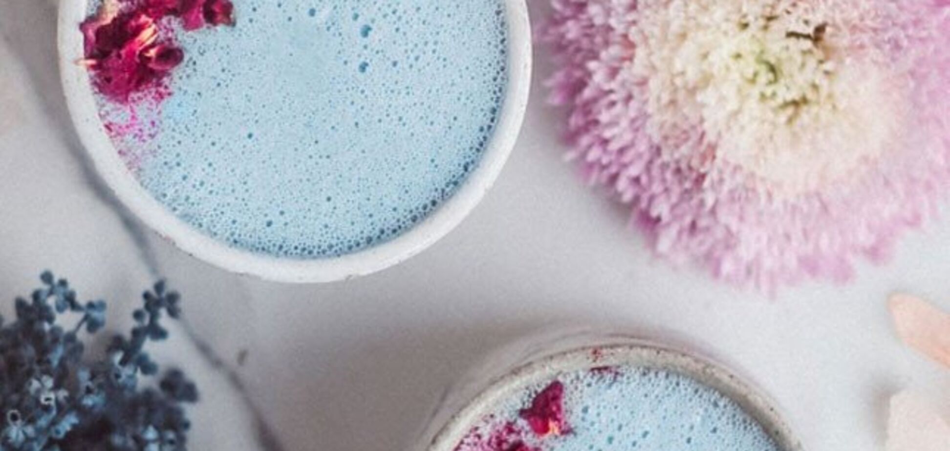 'Лунное молоко': как приготовить красивый напиток от стрессов