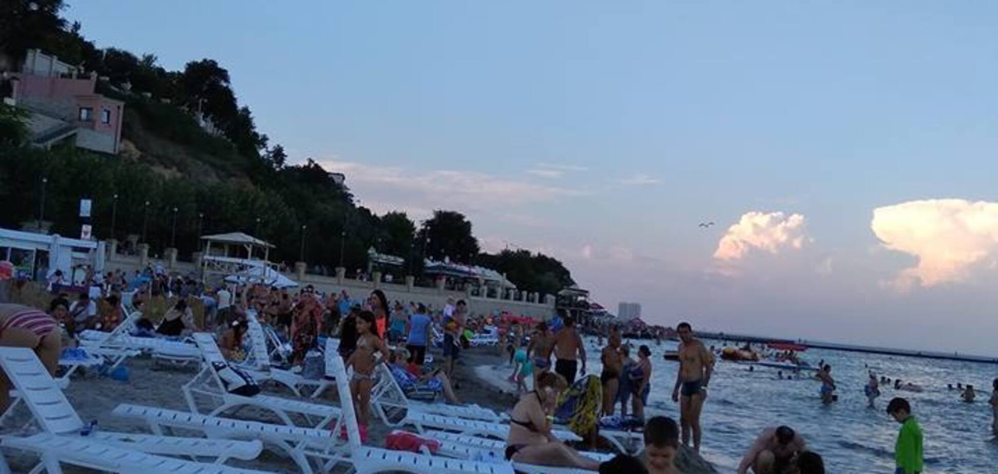 'В лагеря под Львов уголь копать': на пляже Одессы приструнили туристов из России