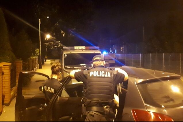 В Польше трое мужчин с мачете напали на пару из Украины