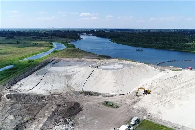 Под Киевом 'накрыли' гигантский песчаный карьер браконьеров