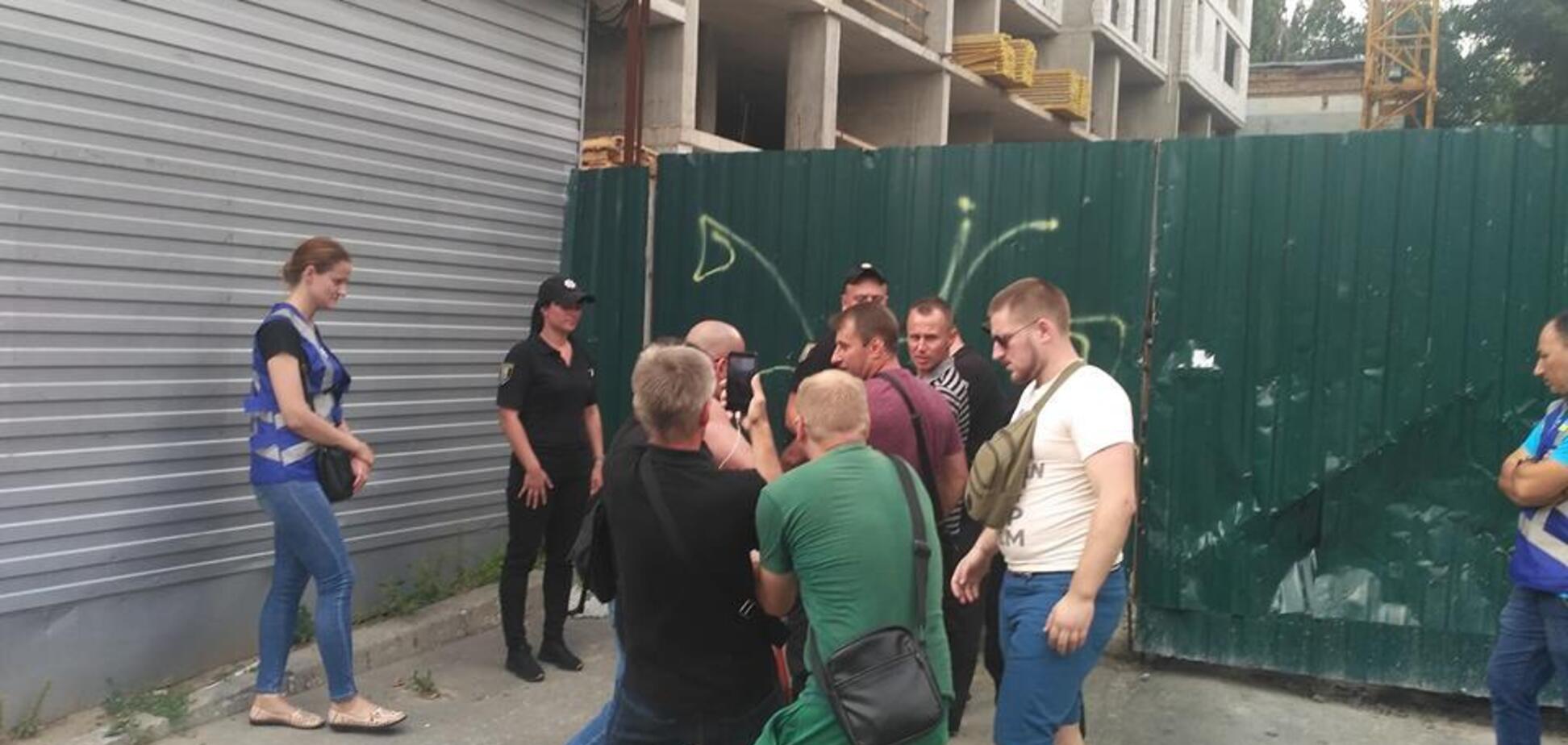На заарештованому будівництві в Києві 'тітушки' напали на активіста