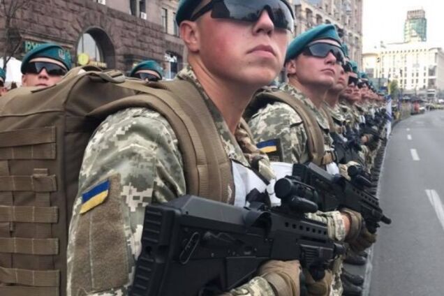 'Порох піариться!': чому голота накинулась на парад у Києві