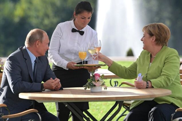 Кто толкнул Меркель в одну лодку с Путиным?