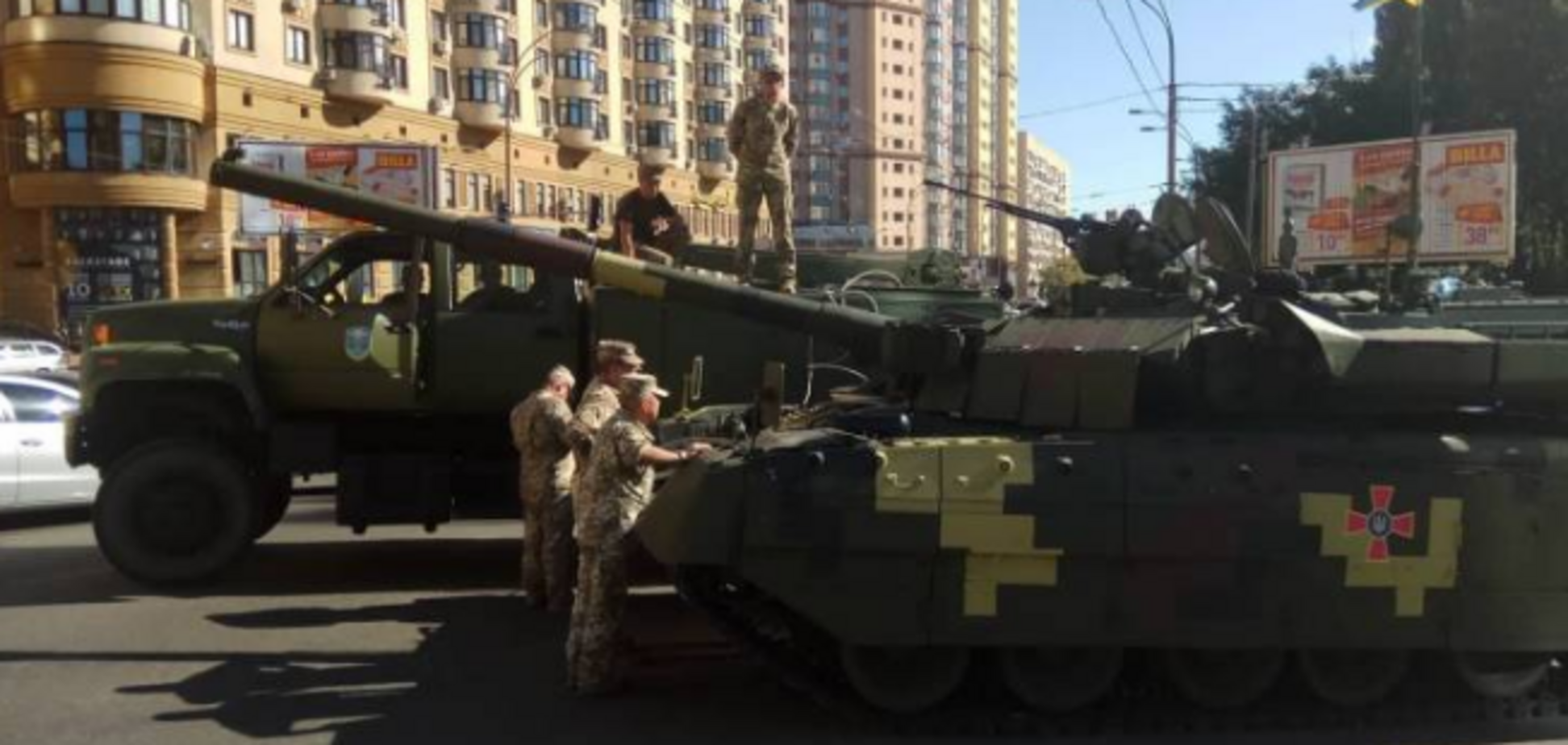 День Незалежності України: у Києві сталася нова НП з військовою технікою. Фото і відео