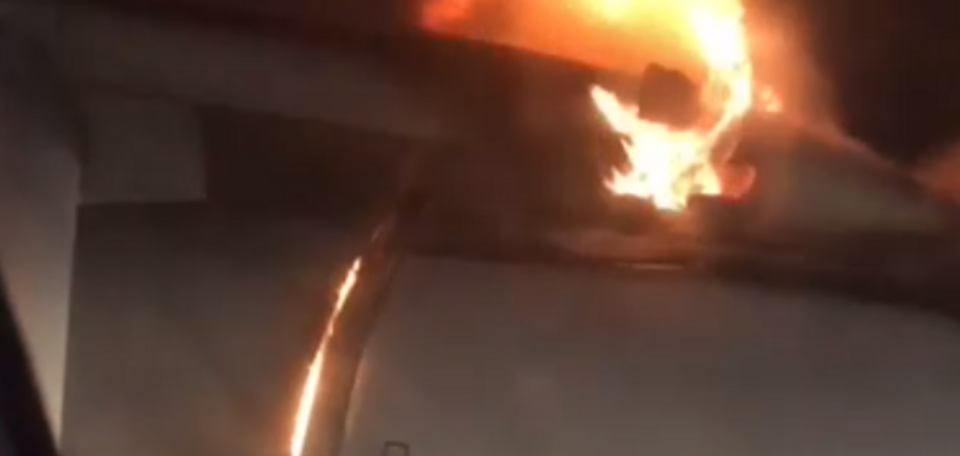 С самолетом с туристами из России произошло ЧП в небе: опубликовано видео