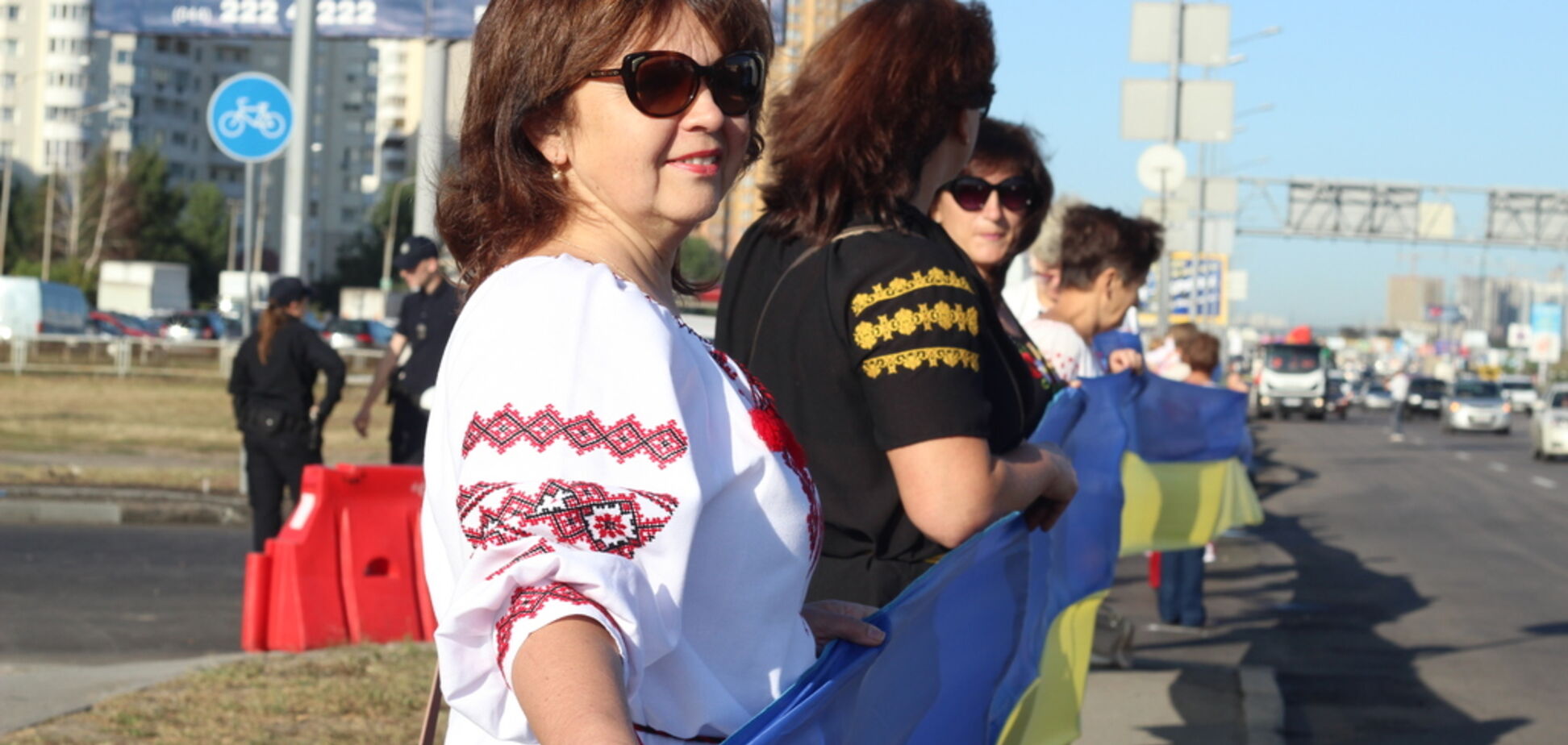 У Києві розгорнули найдовший прапор України: ексклюзивні фото