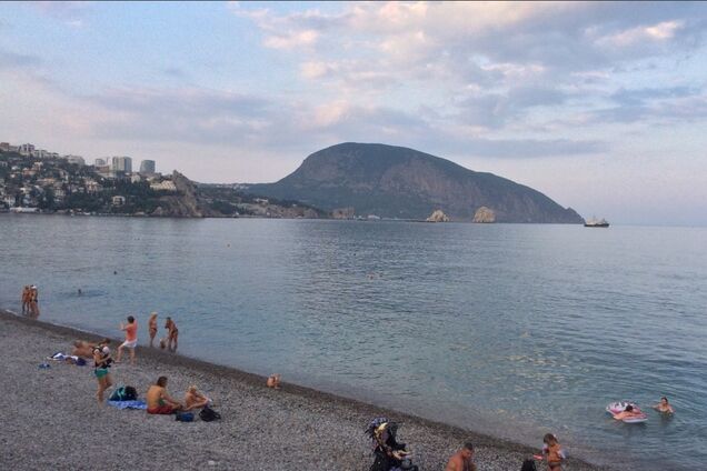 'А б*ндеровцов смогли найти!' В сети появились новые фото пустующих пляжей Крыма