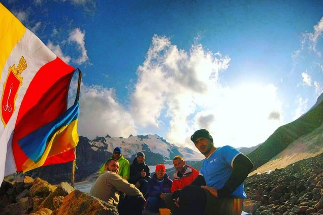 Альпіністи на Казбеку