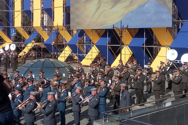 В Киеве стартовал парад ко Дню Независимости: первые кадры