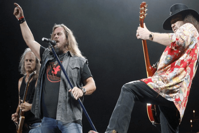 В США умер вокалист известной рок-группы: подробности