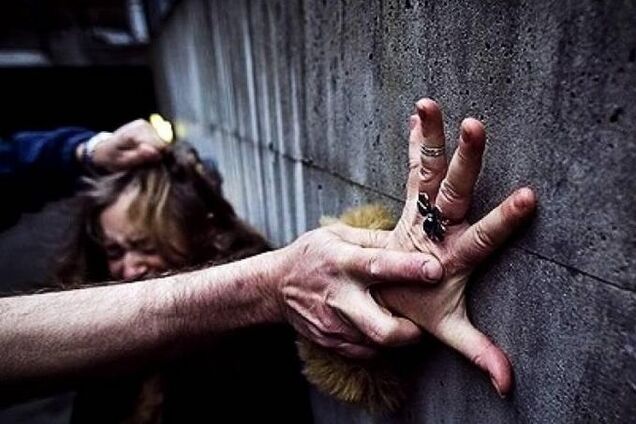 Изнасиловал и выбросил в колодец: на популярном украинском курорте произошло ЧП