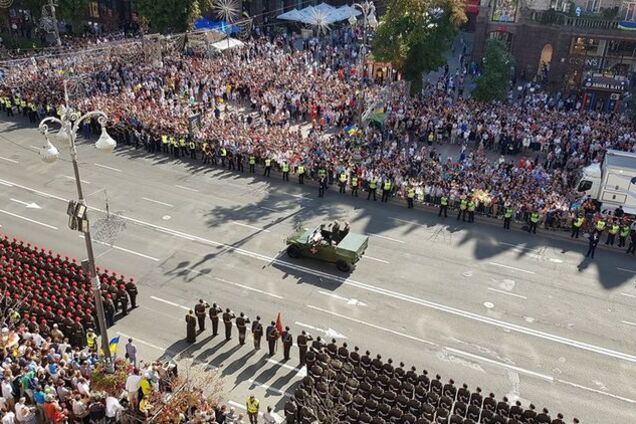 Украина не стоит на коленях, она просто завязывает шнурки на берцах