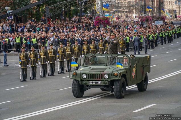 На параде впервые прозвучало 'Слава Украине'