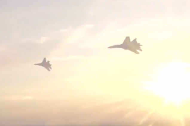 Украинские войска в Киеве: появилось захватывающее видео с кабины истребителя