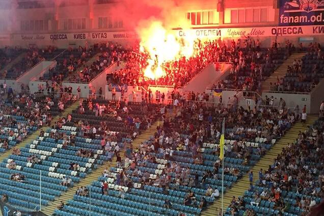 Одесские болельщики 'подожгли' стадион на матче с 'Динамо'