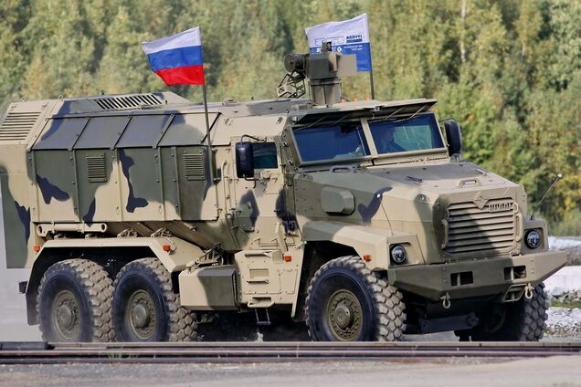 'До Берлина не доехал': в России произошло эпичное ДТП с броневиком