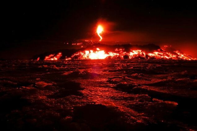 В Італії розбушувався найбільший вулкан Європи: з'явилися відео