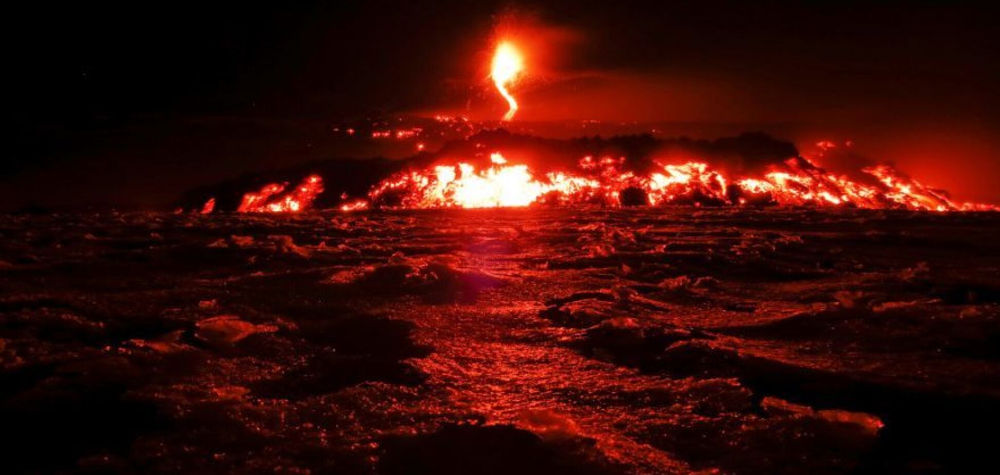 В Італії розбушувався найбільший вулкан Європи: з'явилися відео