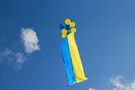 Поздравления из-за поребрика