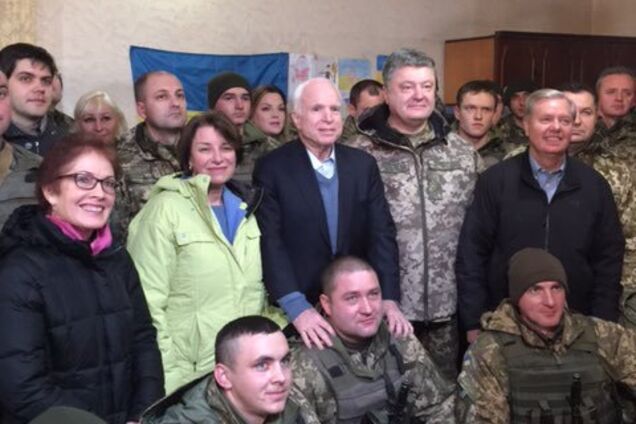 'Будем вечно стыдиться': как умерший Маккейн защищал Украину