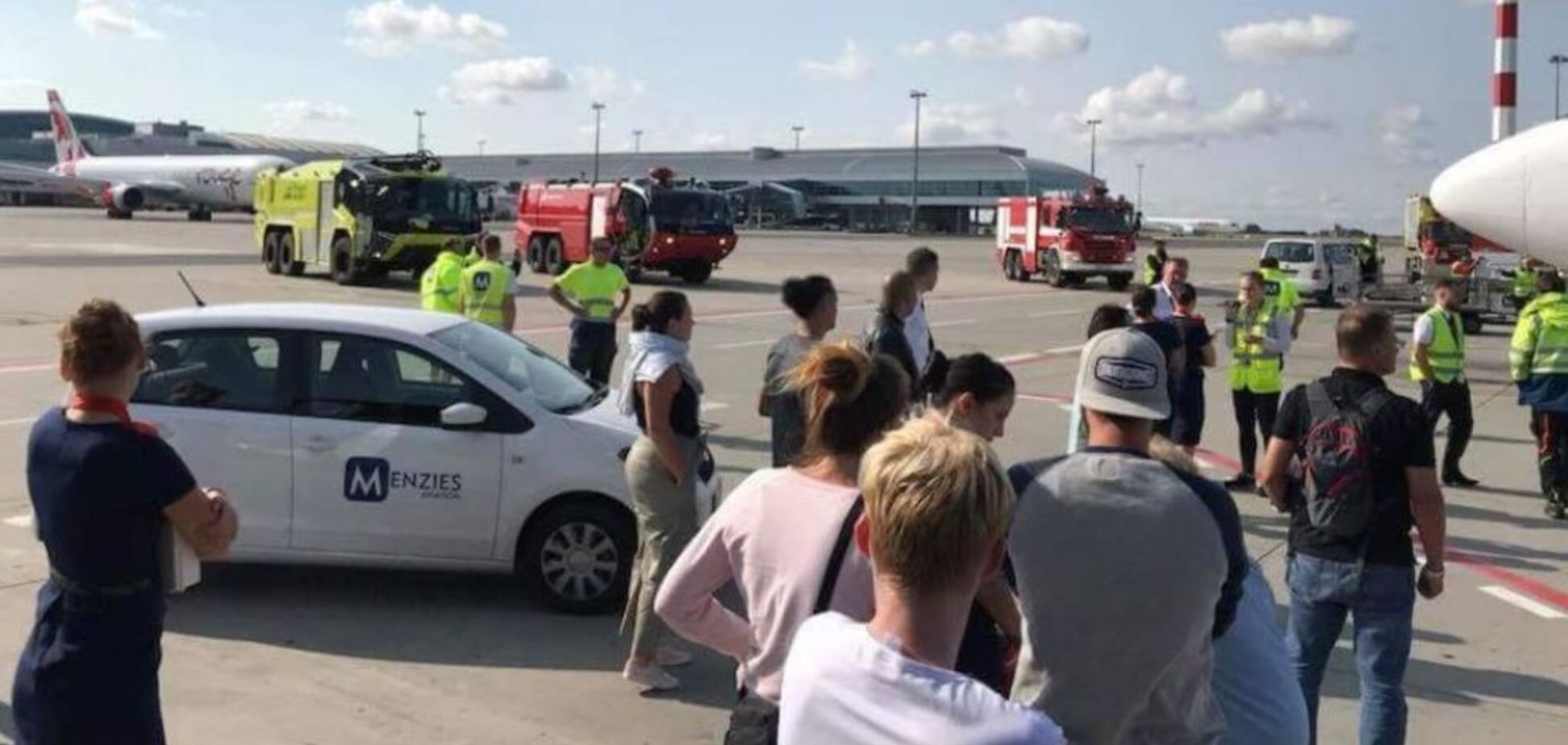 Внезапно задымился: в Чехии произошло ЧП с пассажирским самолетом