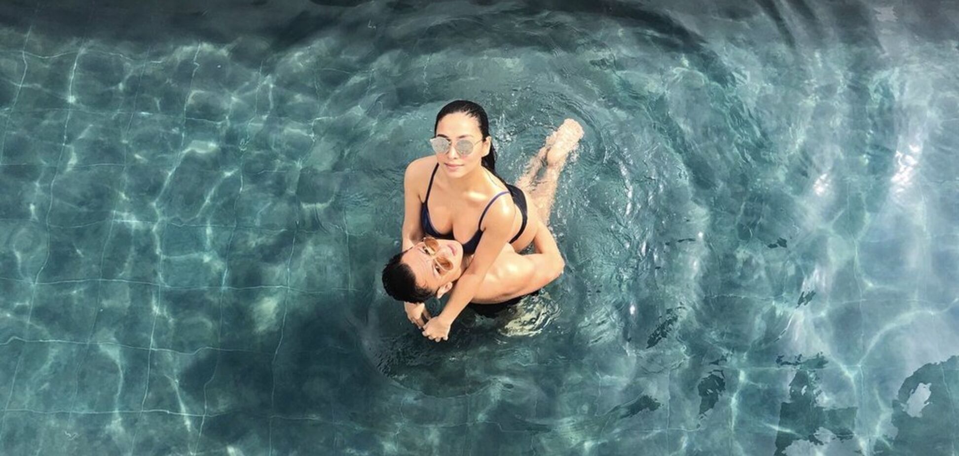 Хлопець зробив п'яну подругу зіркою інтернету