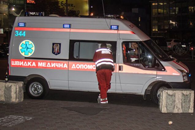 В Киеве девушка прыгнула под поезд метро: есть фото и видео