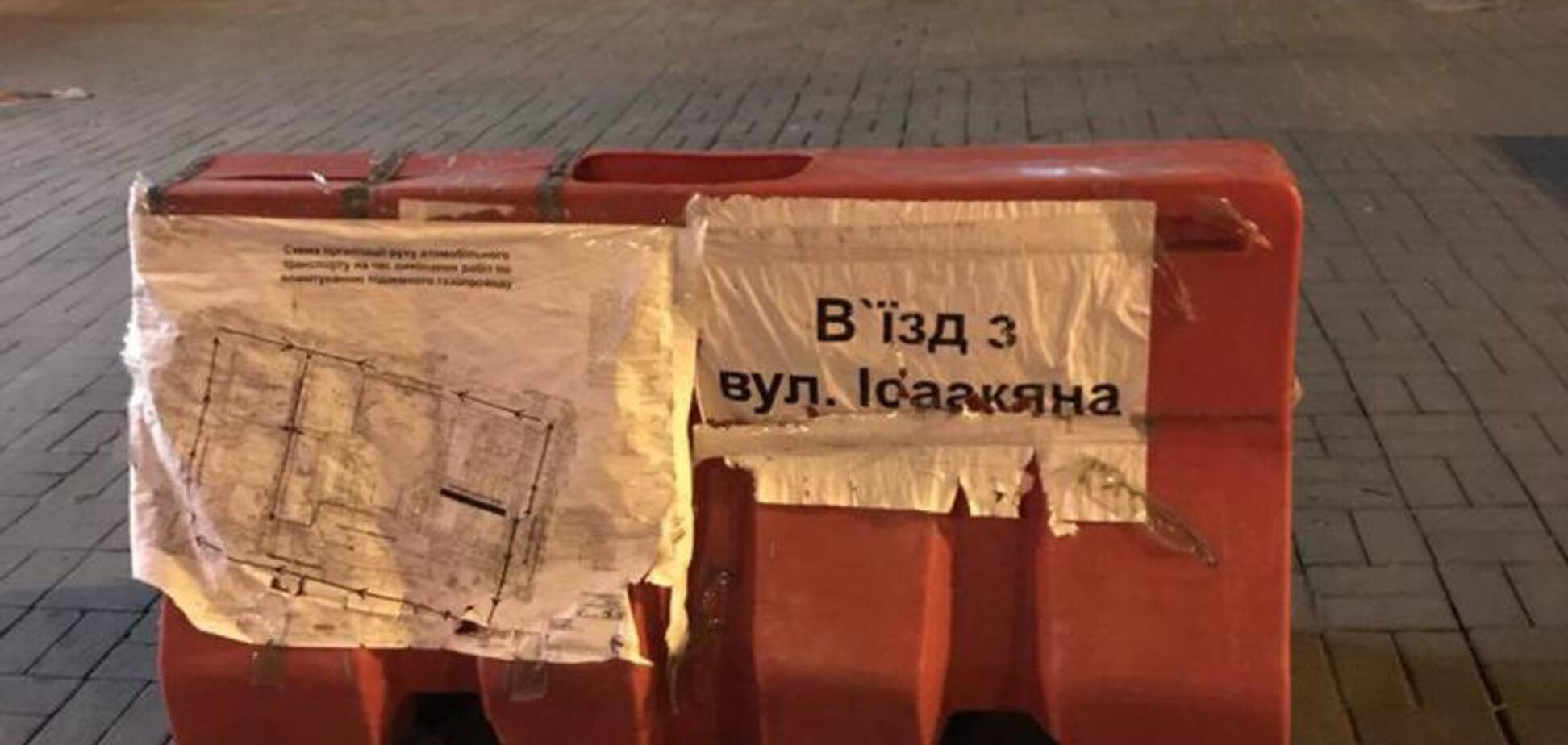 Трэш в 'Охматдете': скорые не могут заехать в больницу, теряют ценное время