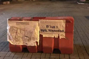 Трэш в "Охматдете": скорые не могут заехать в больницу, теряют ценное время