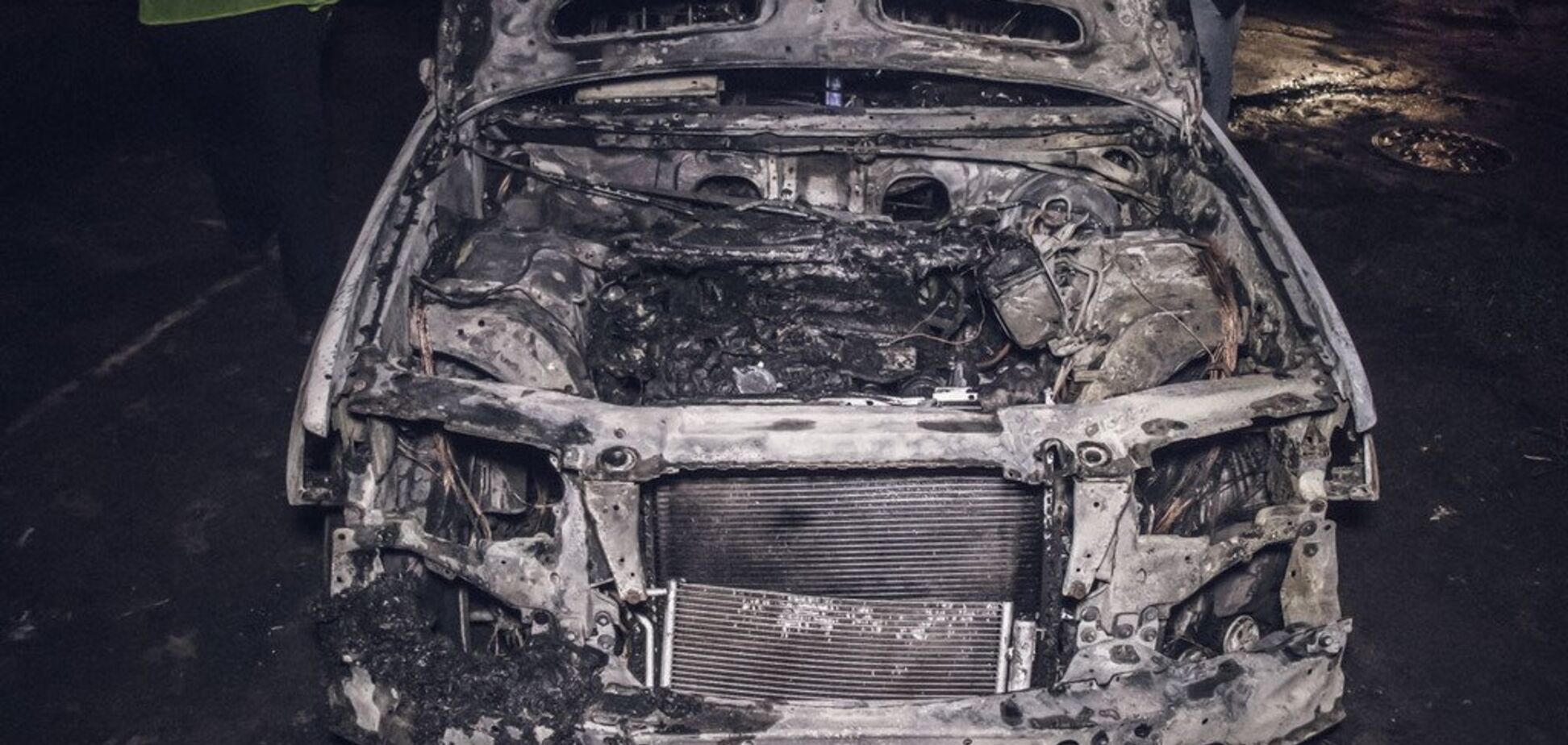'Еврококтейль в 'евробляху﻿': в Киеве сожгли дорогущий BMW на 'еврономерах'