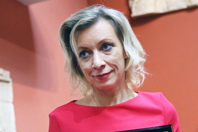 ''Украла штору из отеля'': в сети ярко высмеяли новый образ Захаровой