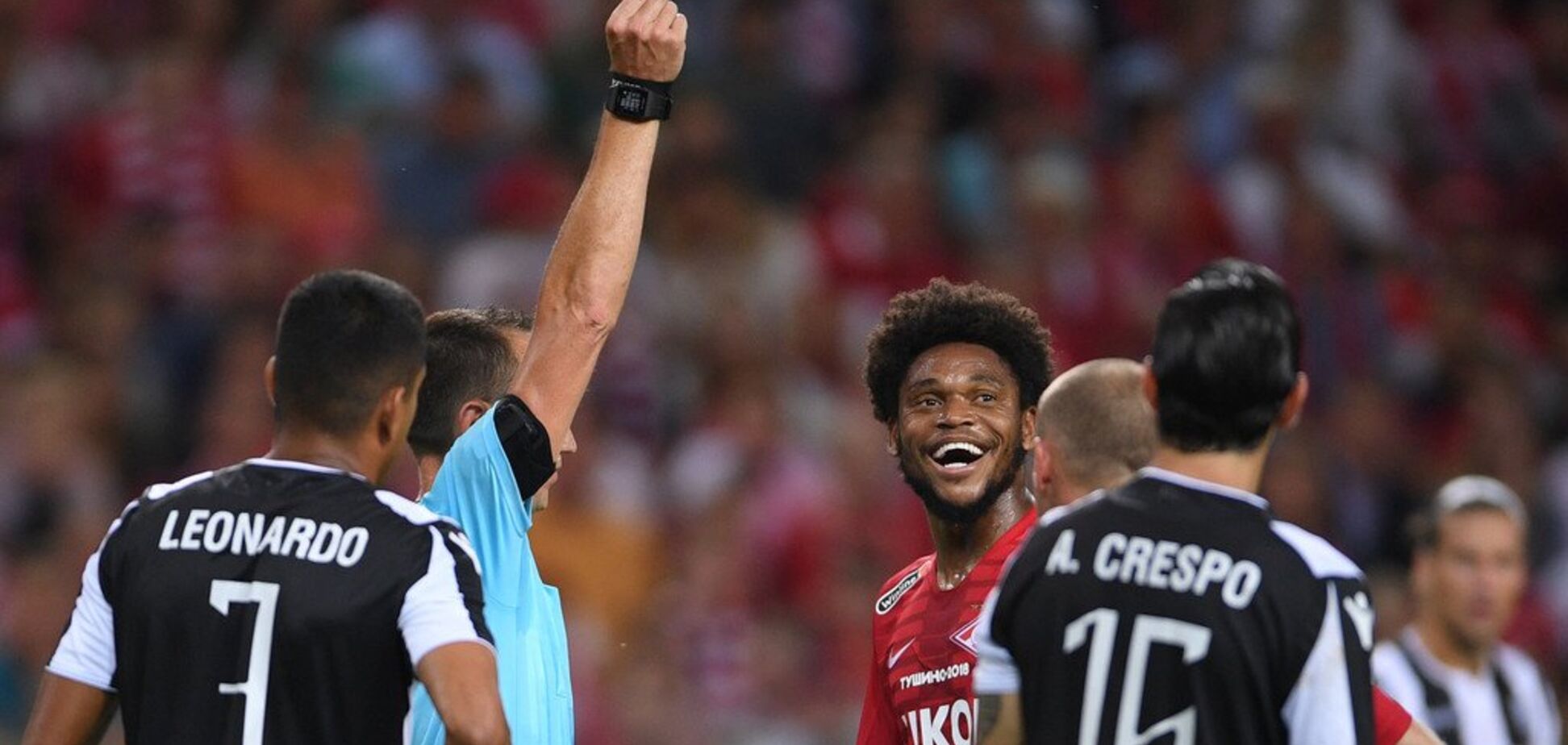 УЕФА жестоко наказал рекордсмена 'Шахтера' за матч, который завершился истерикой россиян из-за Украины