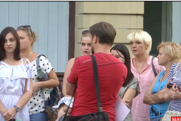 Немає живого місця: на Дніпропетровщині вітчим по-звірячому побив 4-річну дівчинку