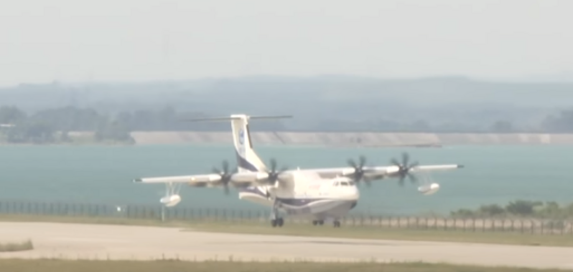 Крупнейший в мире самолет-амфибия прошел испытания: эпическое видео
